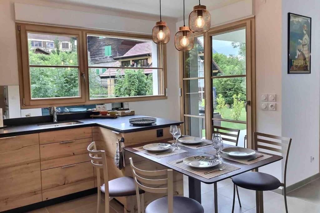 Tres Bel Appartement En Rez De Jardin, Talloires Exteriör bild