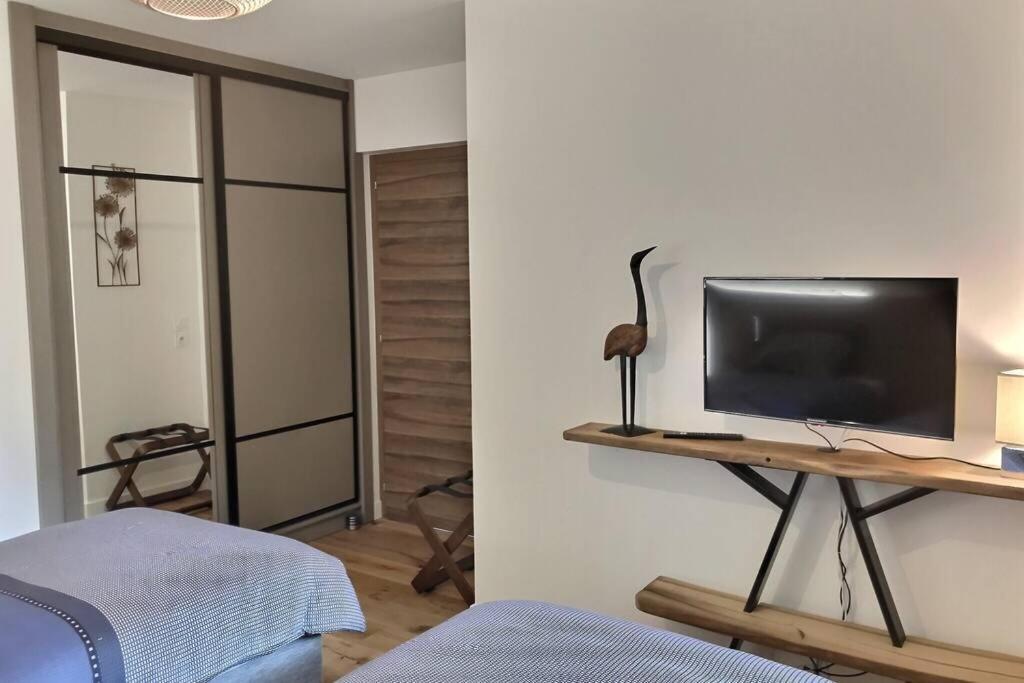 Tres Bel Appartement En Rez De Jardin, Talloires Exteriör bild